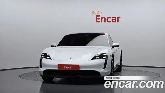 Porsche Taycan 2023 — Photo 30/38