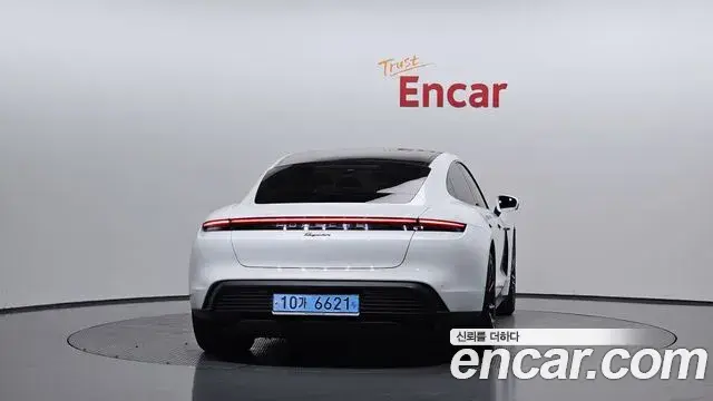 Porsche Taycan 2023 — Photo 20/38