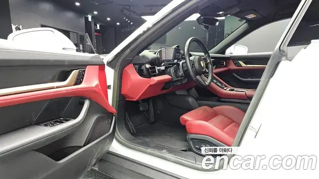 Porsche Taycan 2023 — Photo 34/38