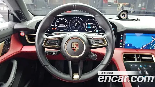 Porsche Taycan 2023 — Photo 18/38