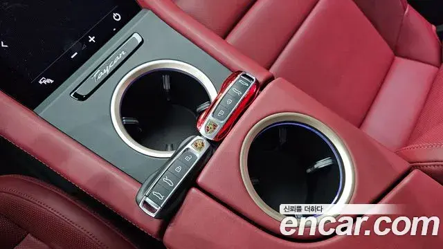 Porsche Taycan 2023 — Photo 12/38