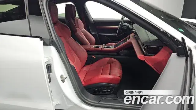 Porsche Taycan 2023 — Photo 28/38