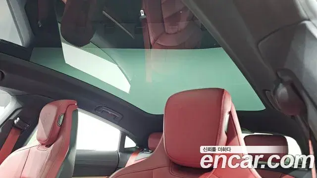 Porsche Taycan 2023 — Photo 27/38