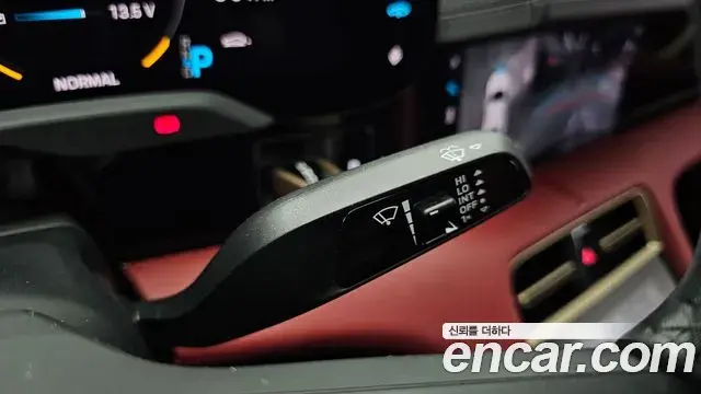 Porsche Taycan 2023 — Photo 2/38