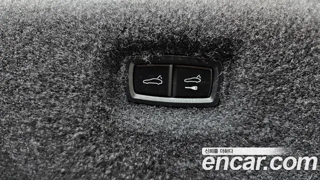 Porsche Taycan 2023 — Photo 35/38