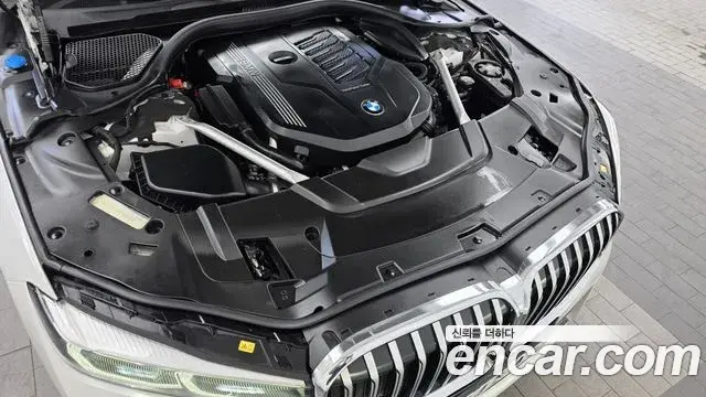 BMW 7 Series 2022 — Şəkil 24/36