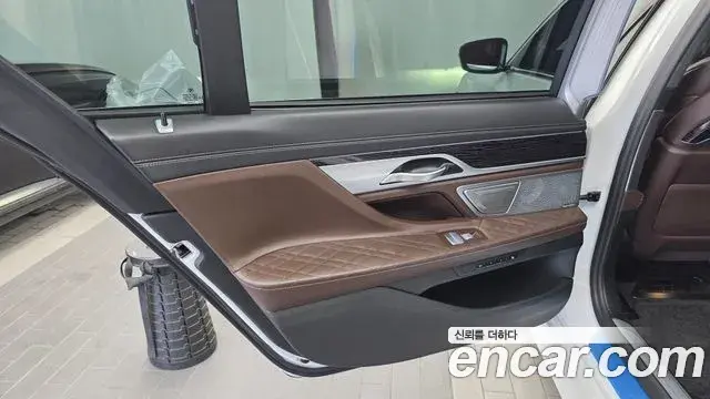 BMW 7 Series 2022 — Şəkil 26/36
