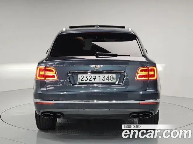 Bentley Bentayga 2019 — Photo 6/18