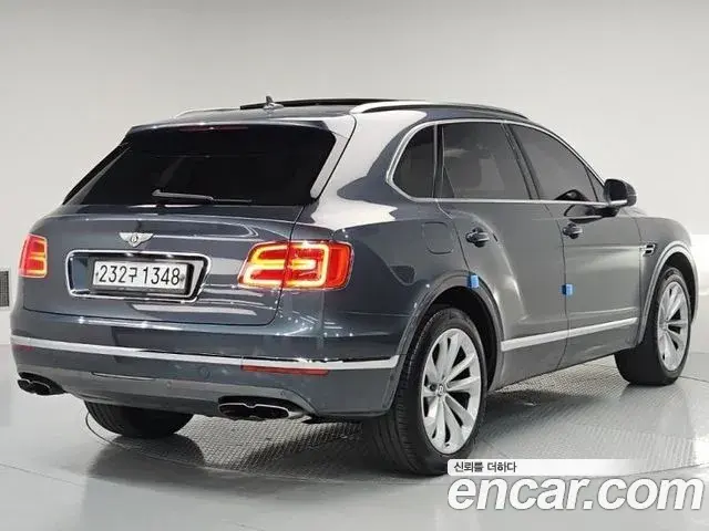 Bentley Bentayga 2019 — Photo 12/18