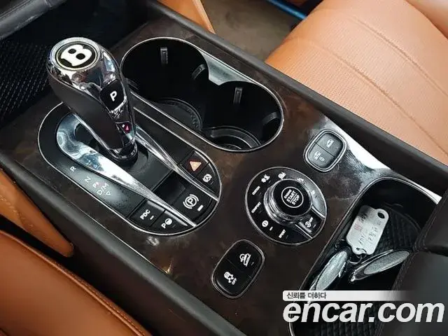 Bentley Bentayga 2019 — Photo 8/18