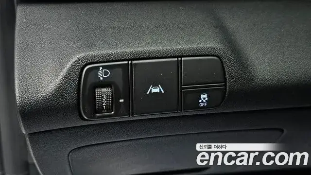 Hyundai The New Avante Hybrid 2020 — Photo 7/20