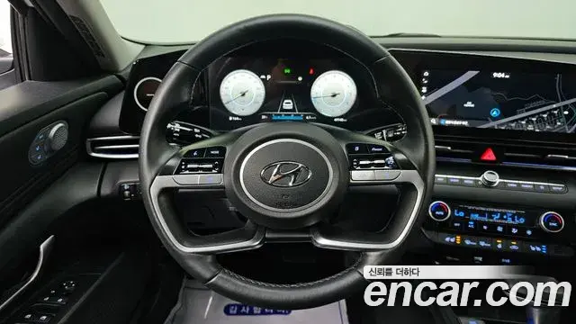 Hyundai The New Avante Hybrid 2020 — Photo 2/20