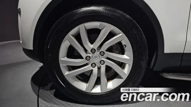 Land Rover Discovery 5 2019 — Şəkil 14/20