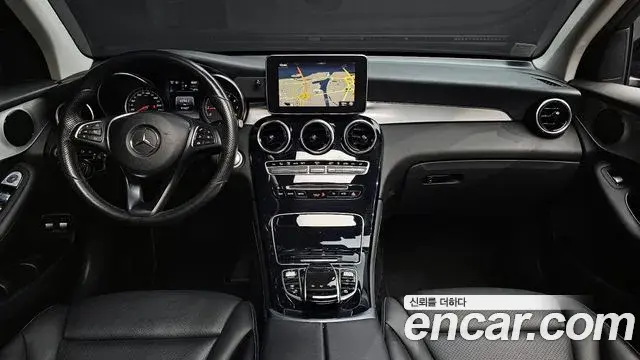 Mercedes-Benz GLC-Class 2018 — Photo 8/30