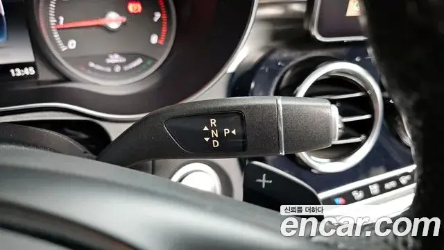 Mercedes-Benz GLC-Class 2018 — Photo 18/30