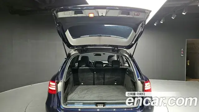 Mercedes-Benz GLC-Class 2018 — Photo 12/30