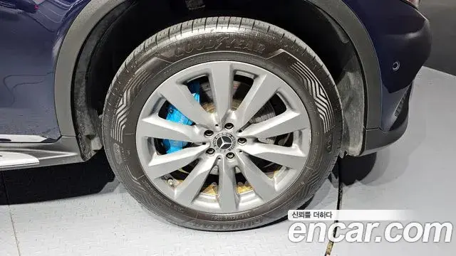 Mercedes-Benz GLC-Class 2018 — Photo 13/30