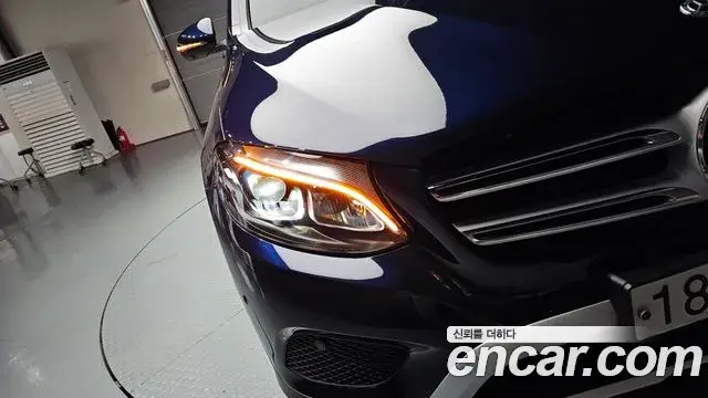 Mercedes-Benz GLC-Class 2018 — Photo 17/30