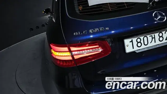Mercedes-Benz GLC-Class 2018 — Photo 21/30