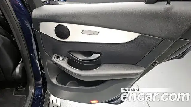 Mercedes-Benz GLC-Class 2018 — Photo 11/30