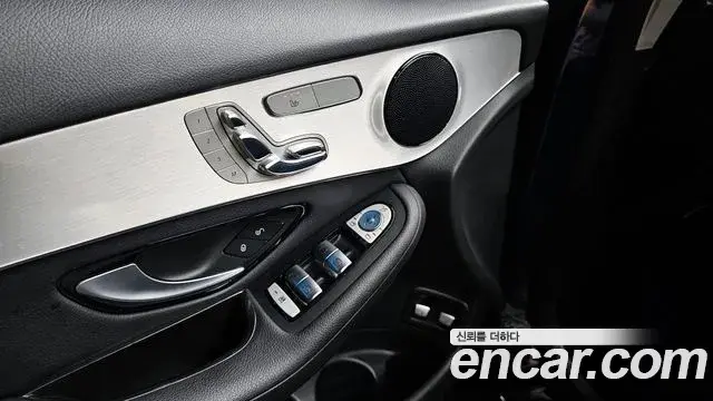 Mercedes-Benz GLC-Class 2018 — Photo 10/30
