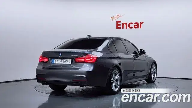 BMW 3 Series 2018 — Şəkil 26/32