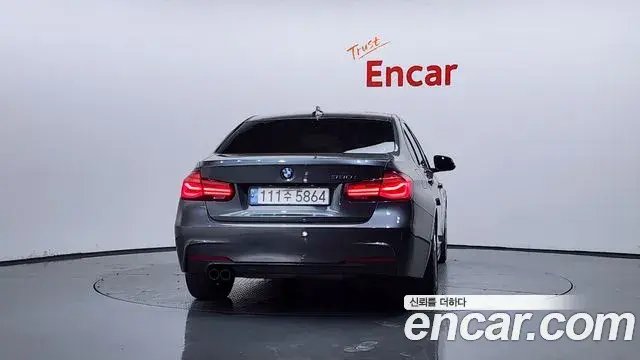 BMW 3 Series 2018 — Şəkil 28/32