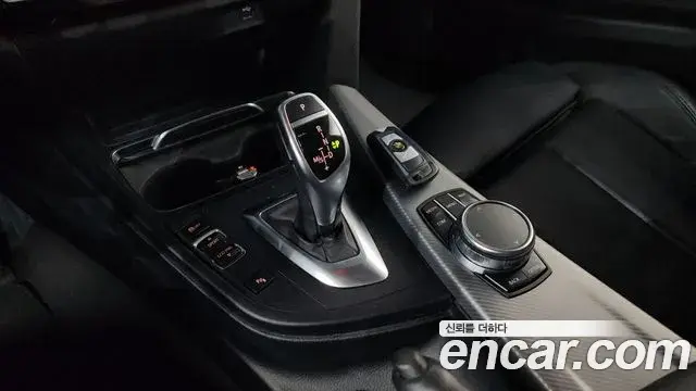 BMW 3 Series 2018 — Şəkil 8/32