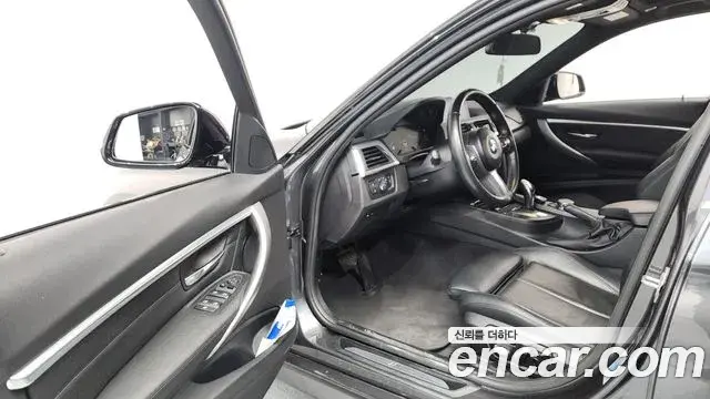 BMW 3 Series 2018 — Şəkil 13/32