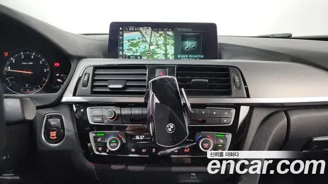 BMW 3 Series 2018 — Şəkil 12/32
