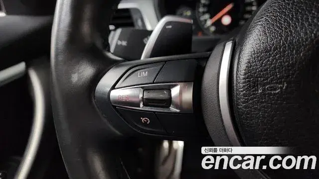 BMW 3 Series 2018 — Şəkil 25/32