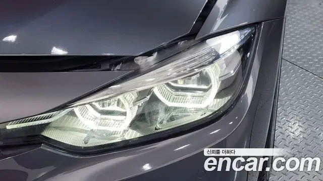 BMW 3 Series 2018 — Şəkil 27/32