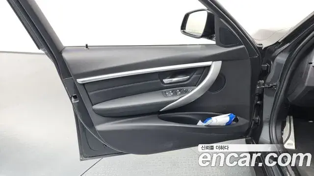 BMW 3 Series 2018 — Şəkil 5/32