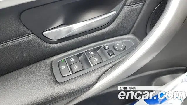 BMW 3 Series 2018 — Şəkil 15/32