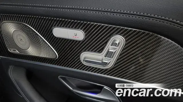 Mercedes-Benz GLE-Class 2025 — Photo 18/34