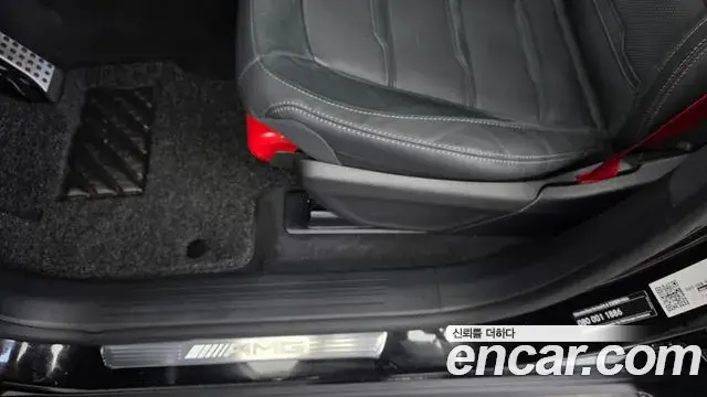 Mercedes-Benz GLE-Class 2025 — Photo 28/34