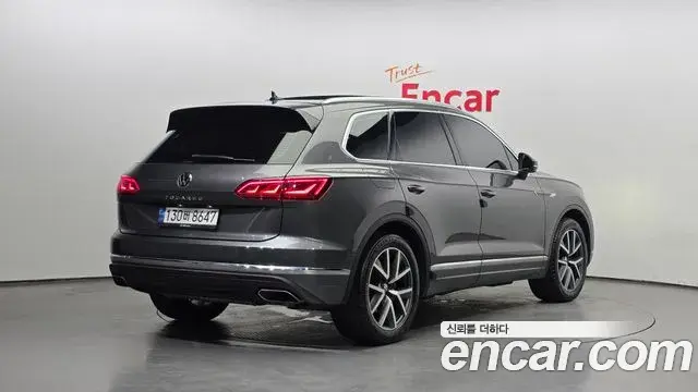 Volkswagen Touareg 2023 — Şəkil 7/20
