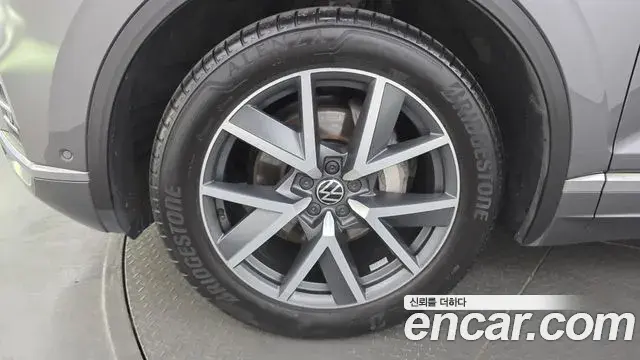 Volkswagen Touareg 2023 — Şəkil 19/20
