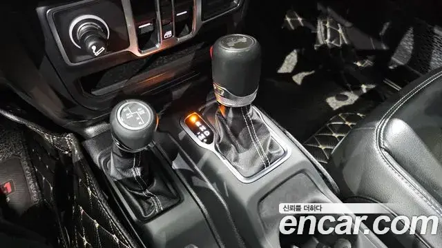 Jeep Wrangler 2020 — Şəkil 17/31
