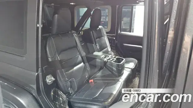 Jeep Wrangler 2020 — Şəkil 26/31