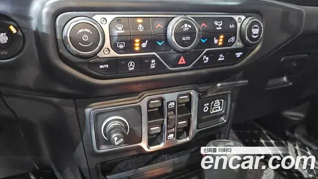Jeep Wrangler 2020 — Şəkil 2/31