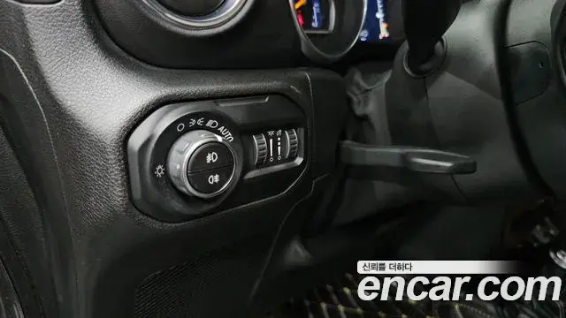 Jeep Wrangler 2020 — Şəkil 28/31