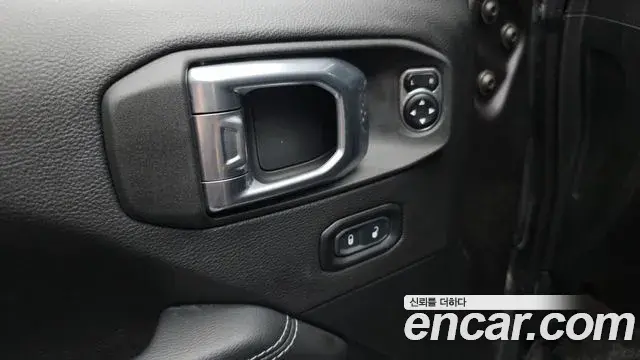 Jeep Wrangler 2020 — Şəkil 29/31