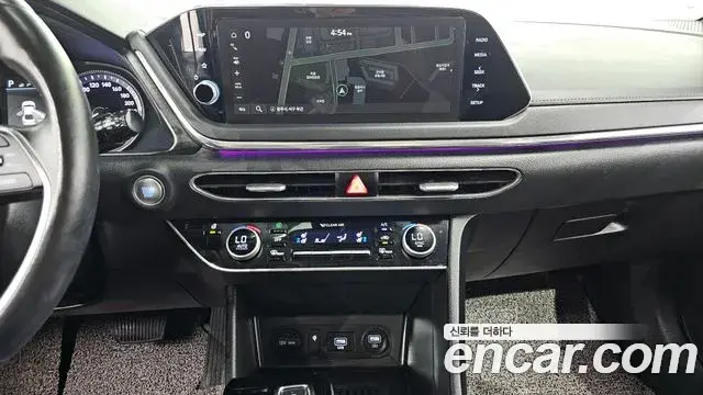 Hyundai Sonata Hybrid 2022 — Photo 12/20