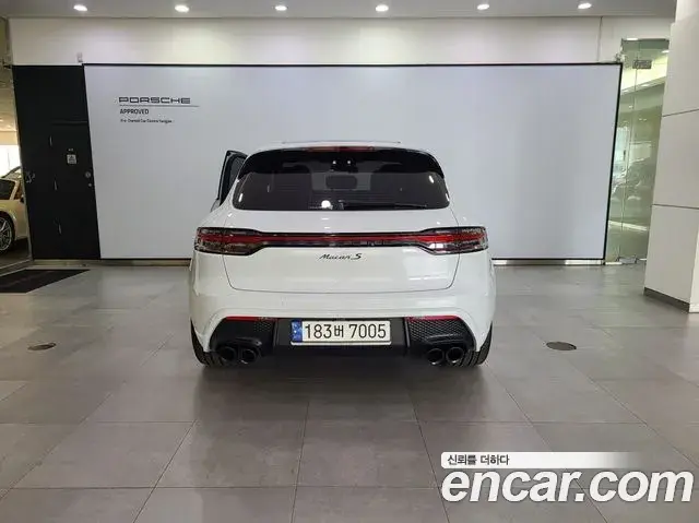 Porsche Macan 2023 — Photo 14/20