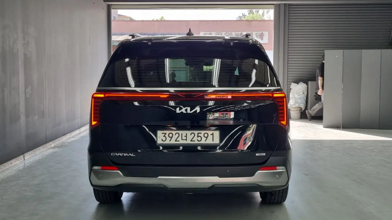 Kia Carnival 2025 — Photo 4/18
