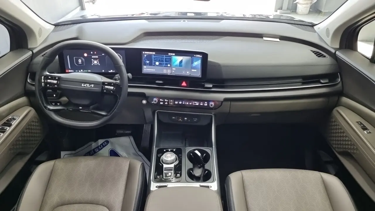 Kia Carnival 2025 — Photo 8/18