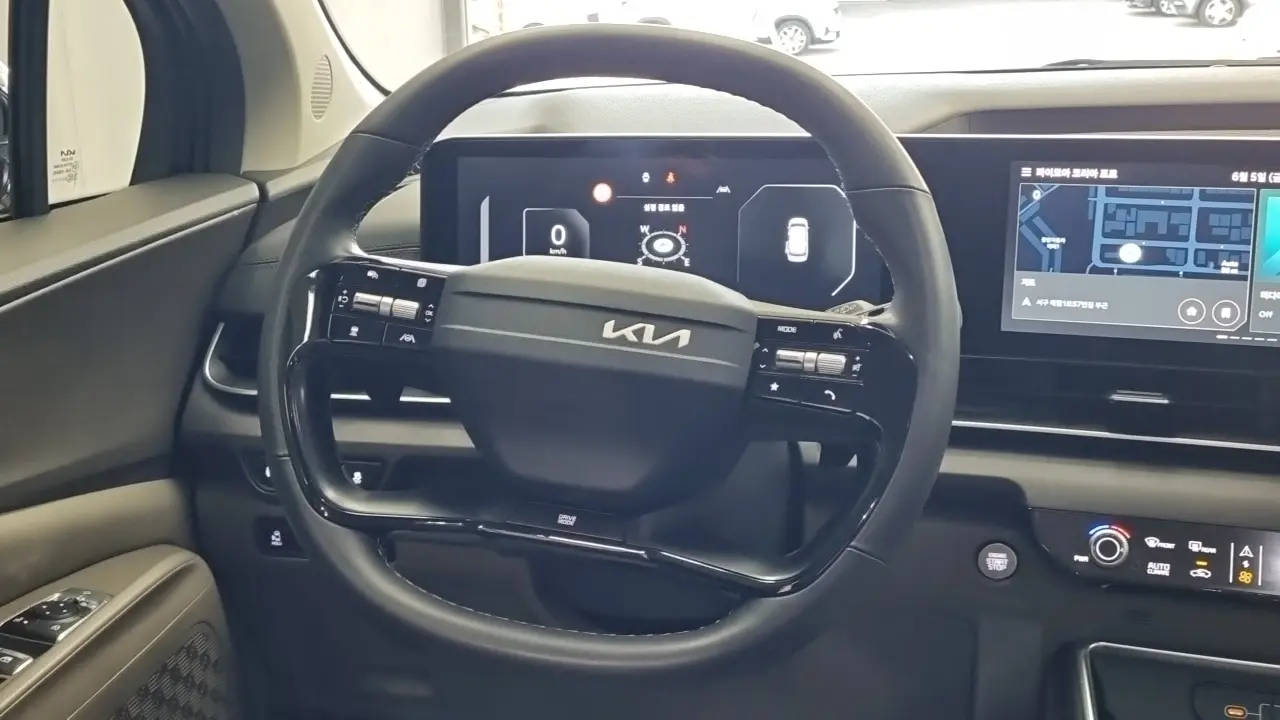 Kia Carnival 2025 — Photo 17/18