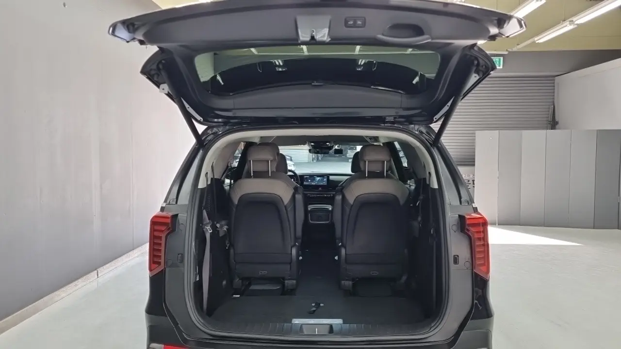 Kia Carnival 2025 — Photo 9/18