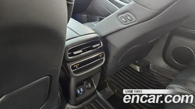Genesis GV80 2021 — ფოტო 28/31